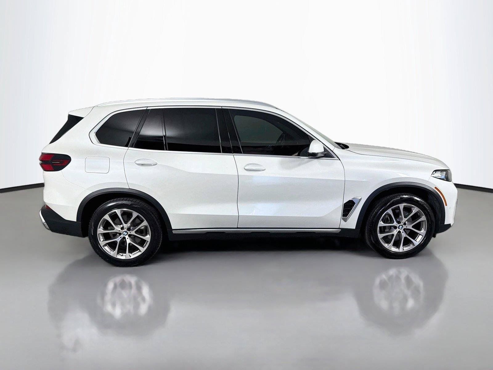 Used 2025 BMW X5 sDrive40i w/ Climate Comfort Package RWD image 4