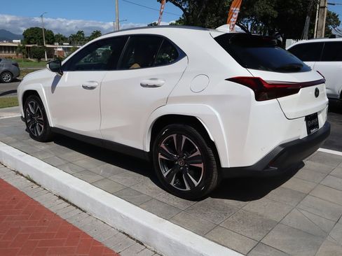 New 2026 Lexus UX 300h FWD image 7