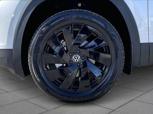 Used 2026 Volkswagen Atlas Cross Sport SE image 11