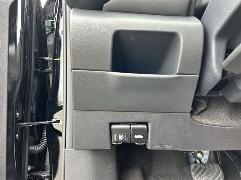 Certified 2024 Nissan Kicks SR image 17