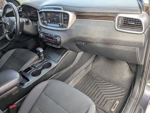 Used 2020 Kia Sorento S image 21