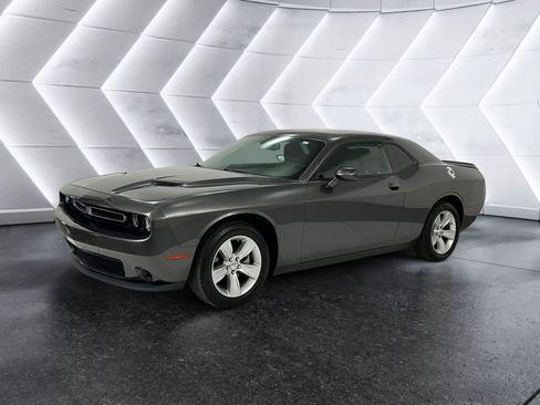 Used 2023 Dodge Challenger SXT image 3