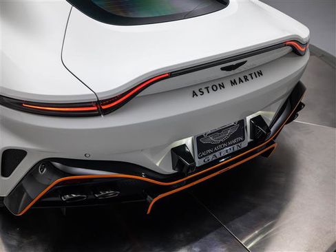 Used 2025 Aston Martin V8 Vantage Coupe image 33