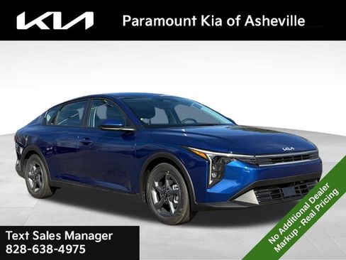 New 2025 Kia K4 LXS image 1