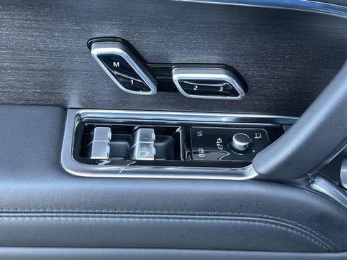 Used 2023 Land Rover Range Rover SE image 25