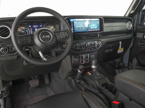 Used 2025 Jeep Gladiator Sport image 15