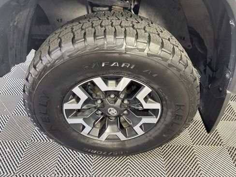 Used 2023 Toyota Tacoma TRD Off-Road w/ TRD Premium Off Road Package AWD/4WD image 32