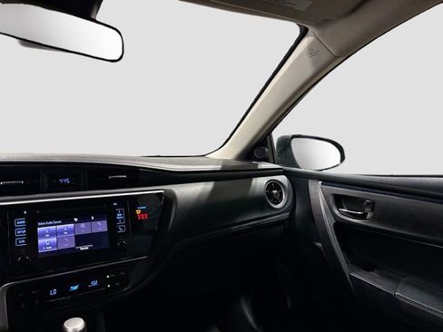 Used 2019 Toyota Corolla SE FWD image 19