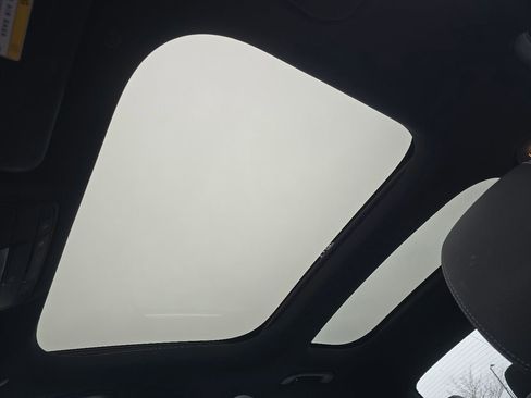 Used 2022 Mercedes-Benz E 350 4MATIC Sedan image 3