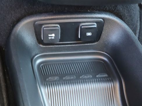 Used 2020 Chrysler Pacifica Touring-L w/ Advanced Safetytec Group image 31