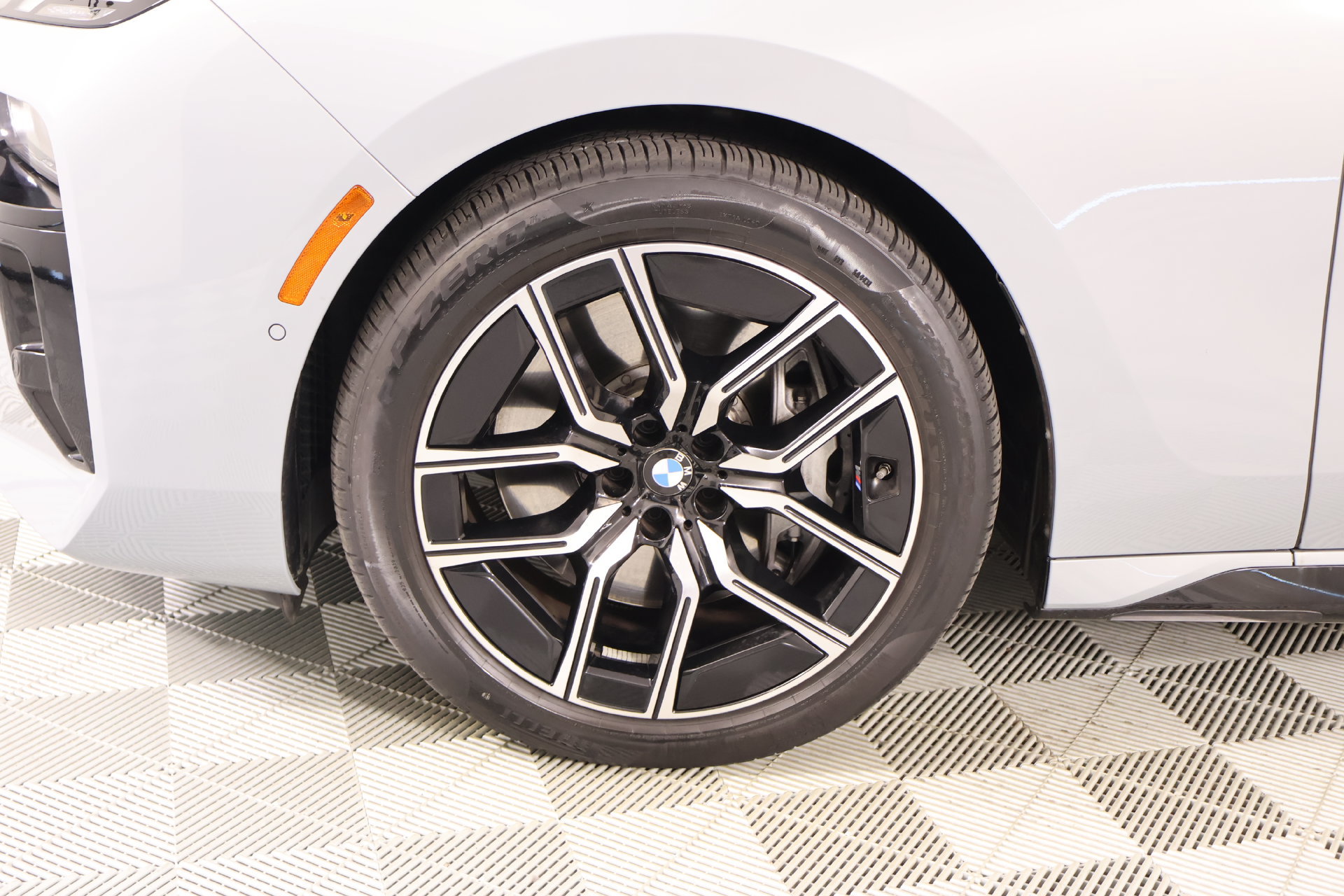 Used 2024 BMW 760i xDrive w/ Premium Package AWD/4WD image 19