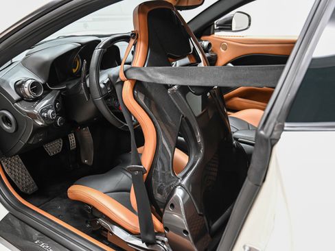 Used 2015 Ferrari F12 Berlinetta image 31