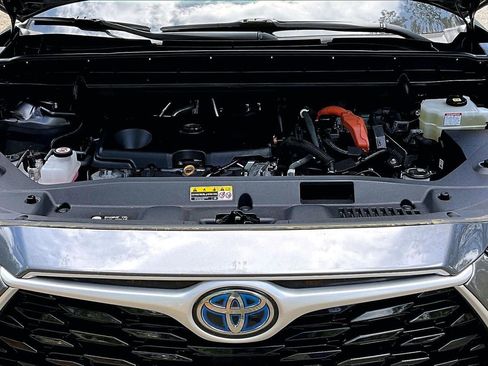 Used 2021 Toyota Highlander XLE AWD/4WD image 31