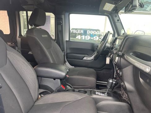 Used 2018 Jeep Wrangler Unlimited Sahara w/ Connectivity Group image 11