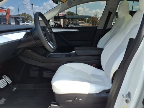 Used 2023 Tesla Model Y Performance AWD/4WD image 23