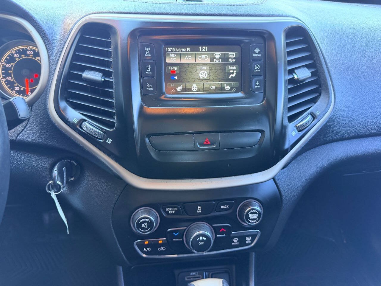 Used 2017 Jeep Cherokee Sport w/ Cold Weather Group FWD image 33