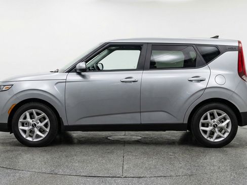 Used 2025 Kia Soul LX w/ LX Technology Package FWD image 5