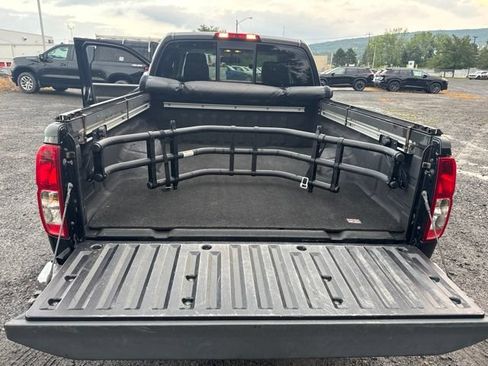 Used 2017 Nissan Frontier SV w/ SV Value Truck Package AWD/4WD image 12