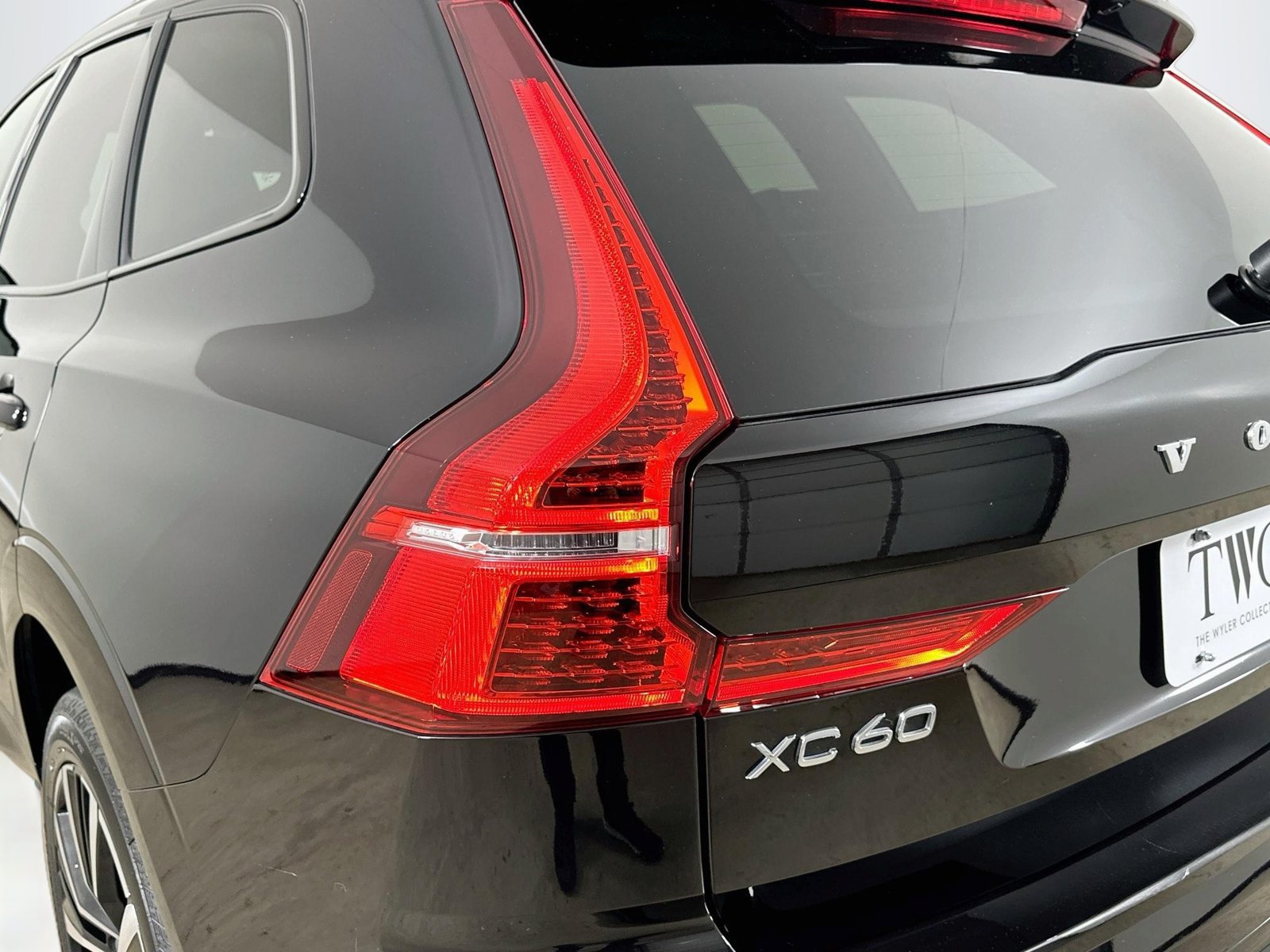 Used 2024 Volvo XC60 B5 Plus w/ Climate Package AWD/4WD image 12