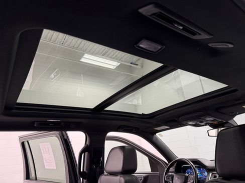 Used 2024 Chevrolet Suburban RST w/ Luxury Package image 33