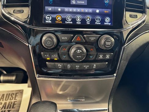 Used 2020 Jeep Grand Cherokee Limited image 21