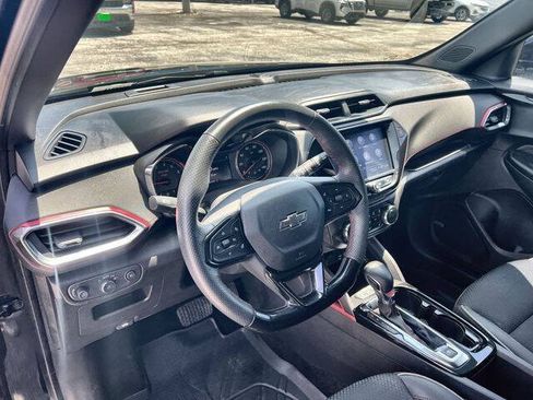 Used 2023 Chevrolet TrailBlazer RS w/ Sun and Liftgate Package FWD image 11
