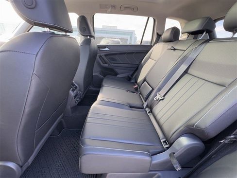 Used 2024 Volkswagen Tiguan SE image 25