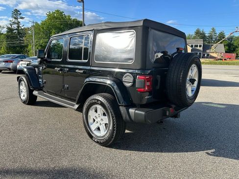Used 2021 Jeep Wrangler Unlimited Sahara AWD/4WD image 3