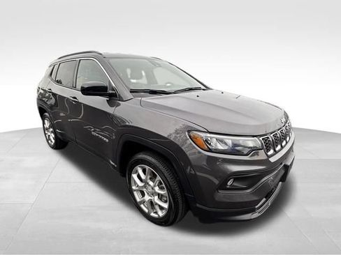 Used 2024 Jeep Compass Latitude AWD/4WD image 10