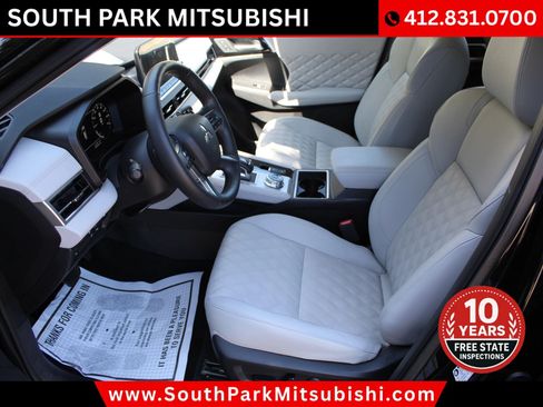 Used 2025 Mitsubishi Outlander SEL AWD/4WD image 12