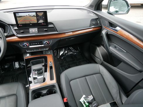 Used 2023 Audi Q5 2.0T Premium Plus w/ Premium Plus Package AWD/4WD image 11