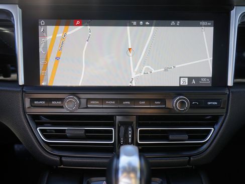 Used 2020 Porsche Macan S image 24