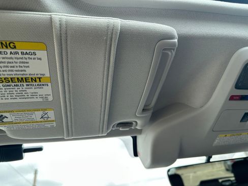 Used 2017 Subaru Forester 2.5i Touring AWD/4WD image 65