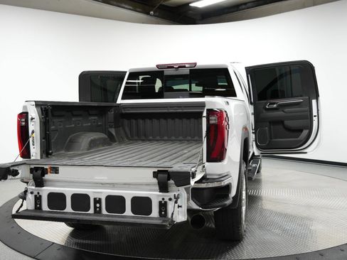 Used 2024 GMC Sierra 2500 SLT w/ SLT Convenience Package image 12