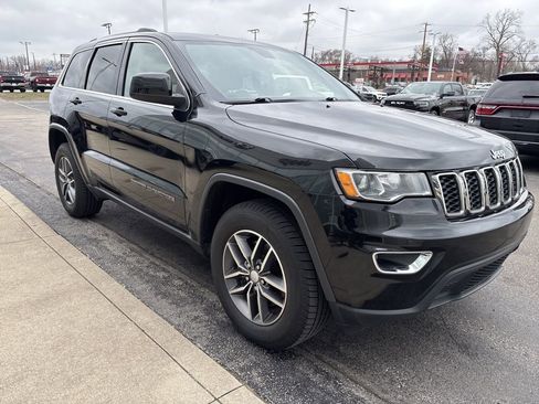 Certified 2021 Jeep Grand Cherokee Laredo image 1