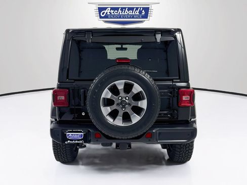 Used 2018 Jeep Wrangler Unlimited Sahara AWD/4WD image 7