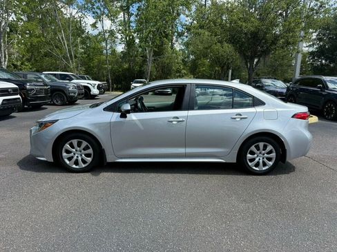Used 2025 Toyota Corolla LE FWD image 2
