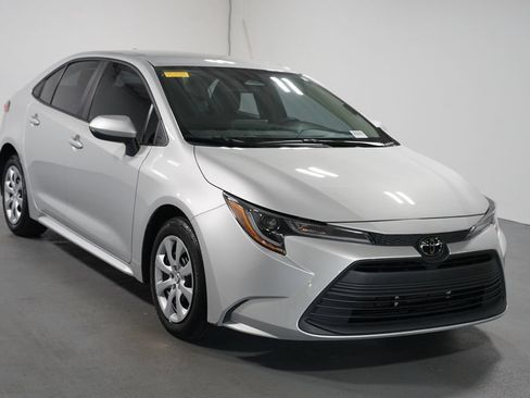 Used 2024 Toyota Corolla LE FWD image 3