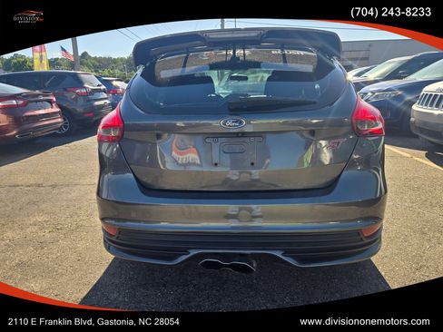 Used 2017 Ford Focus ST FWD image 5