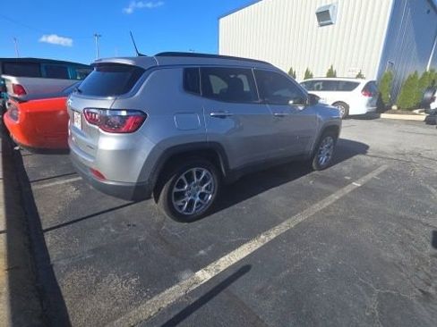 Used 2022 Jeep Compass Latitude image 13