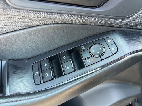 Used 2023 Nissan Rogue S image 12