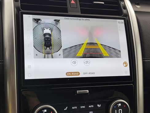 Certified 2025 Land Rover Discovery Dynamic SE image 25