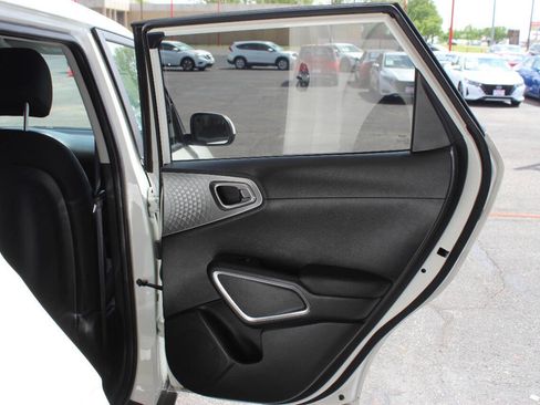 Used 2025 Kia Soul LX w/ LX Technology Package FWD image 12