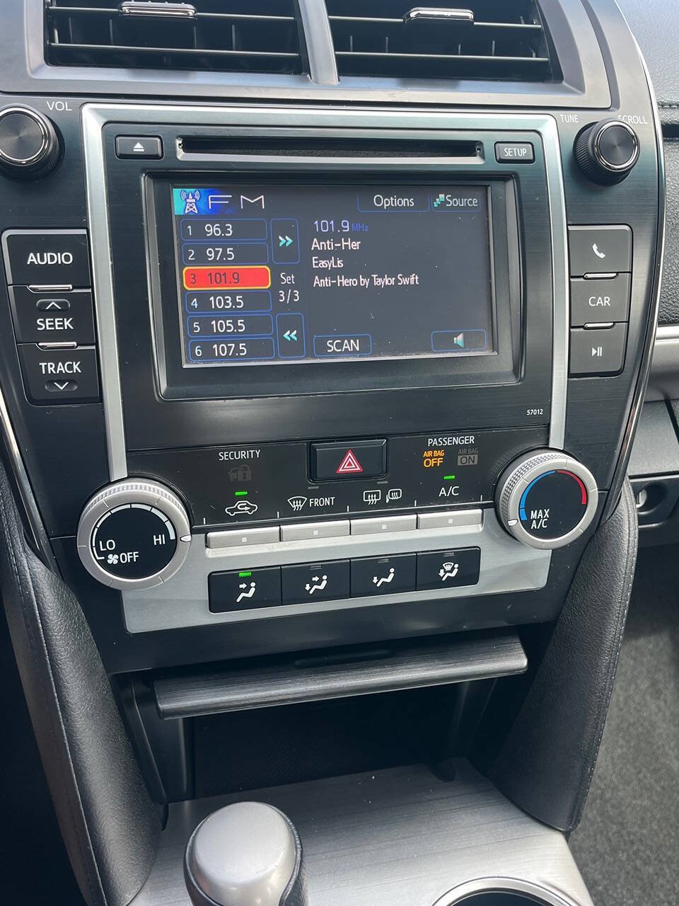 Used 2012 Toyota Camry SE FWD image 18
