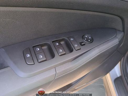 Used 2025 Kia Sportage LX AWD/4WD image 21