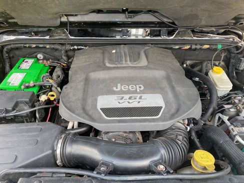 Used 2012 Jeep Wrangler Unlimited Sahara w/ Dual Top Group AWD/4WD image 25