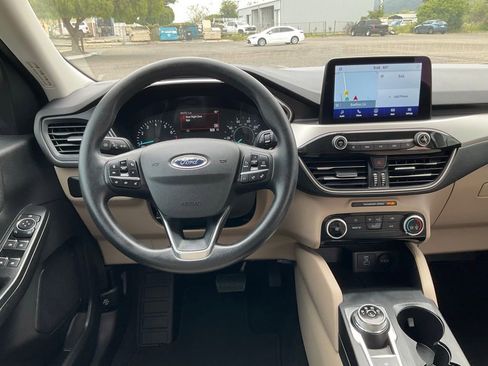 Used 2022 Ford Escape SE image 57