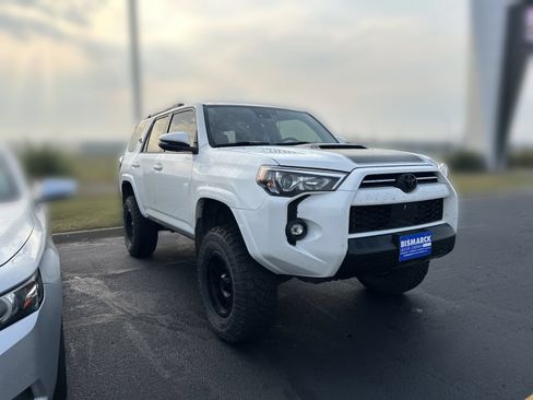 Used 2022 Toyota 4Runner TRD Off-Road Premium AWD/4WD image 2
