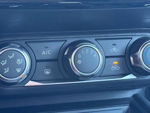 Certified 2025 Nissan Kicks SV image 36