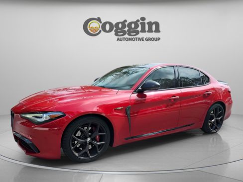 Used 2020 Alfa Romeo Giulia w/ Quick Order Package 22K Sport image 1